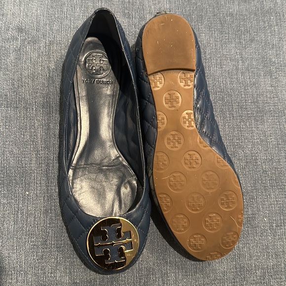 Tory Burch Navy Quilted Flats - Picture 4 of 4
